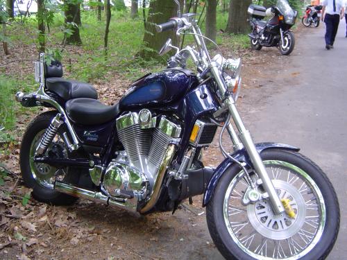 suzuki-intruder-01.jpg