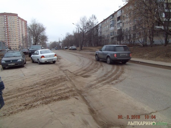 Плохое содержание дорог. Загрязнение проезжей части возле строек. Лыткарино плохой город. Загрязнение проезжей части грунтом.