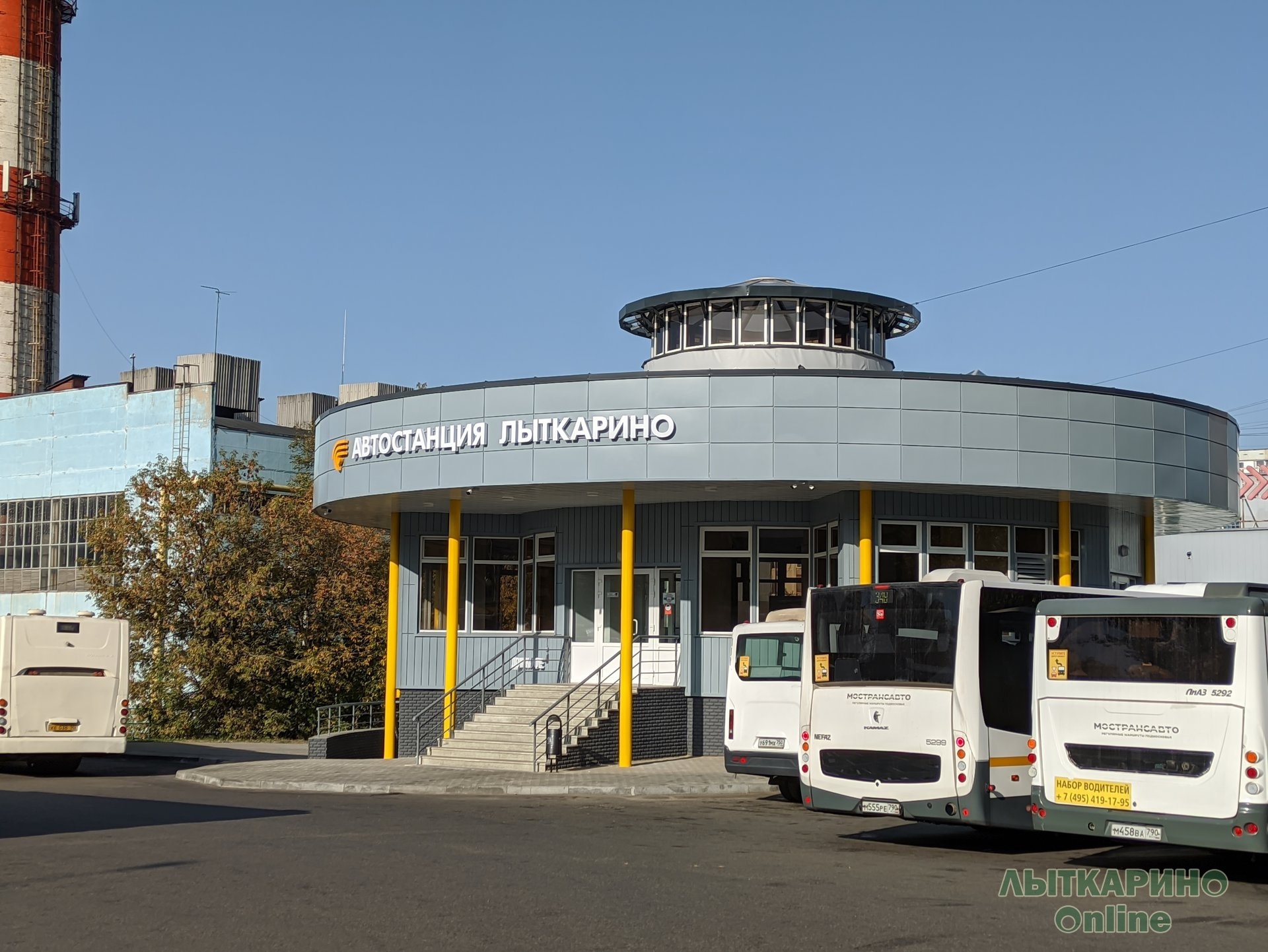 Автовокзал 03 купить. Обновлённый автовокзал в Грузии. Открытие автостанции Нижнегорский фото.